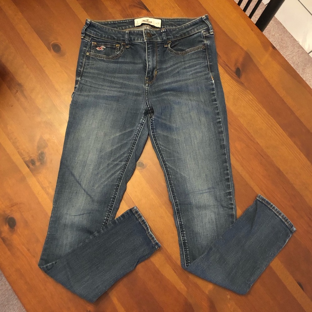 Size 7 Hollister skinny jeans- high waisted!